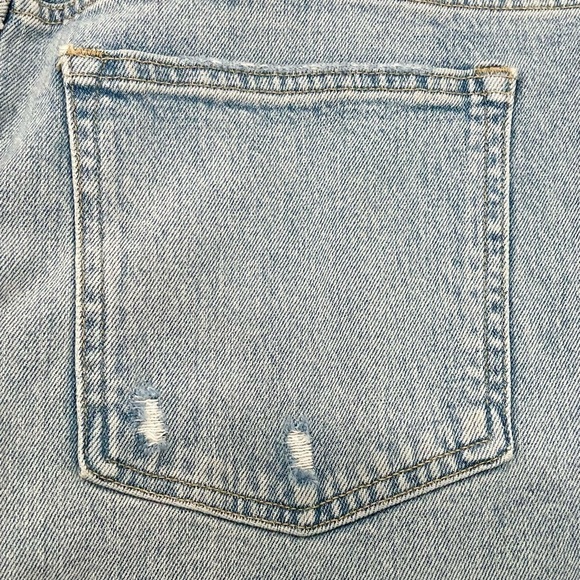 Abercrombie & Fitch Curve Love Mom Short Mid Rise Light Wash Denim Shorts NWT 36 - Picture 7 of 11